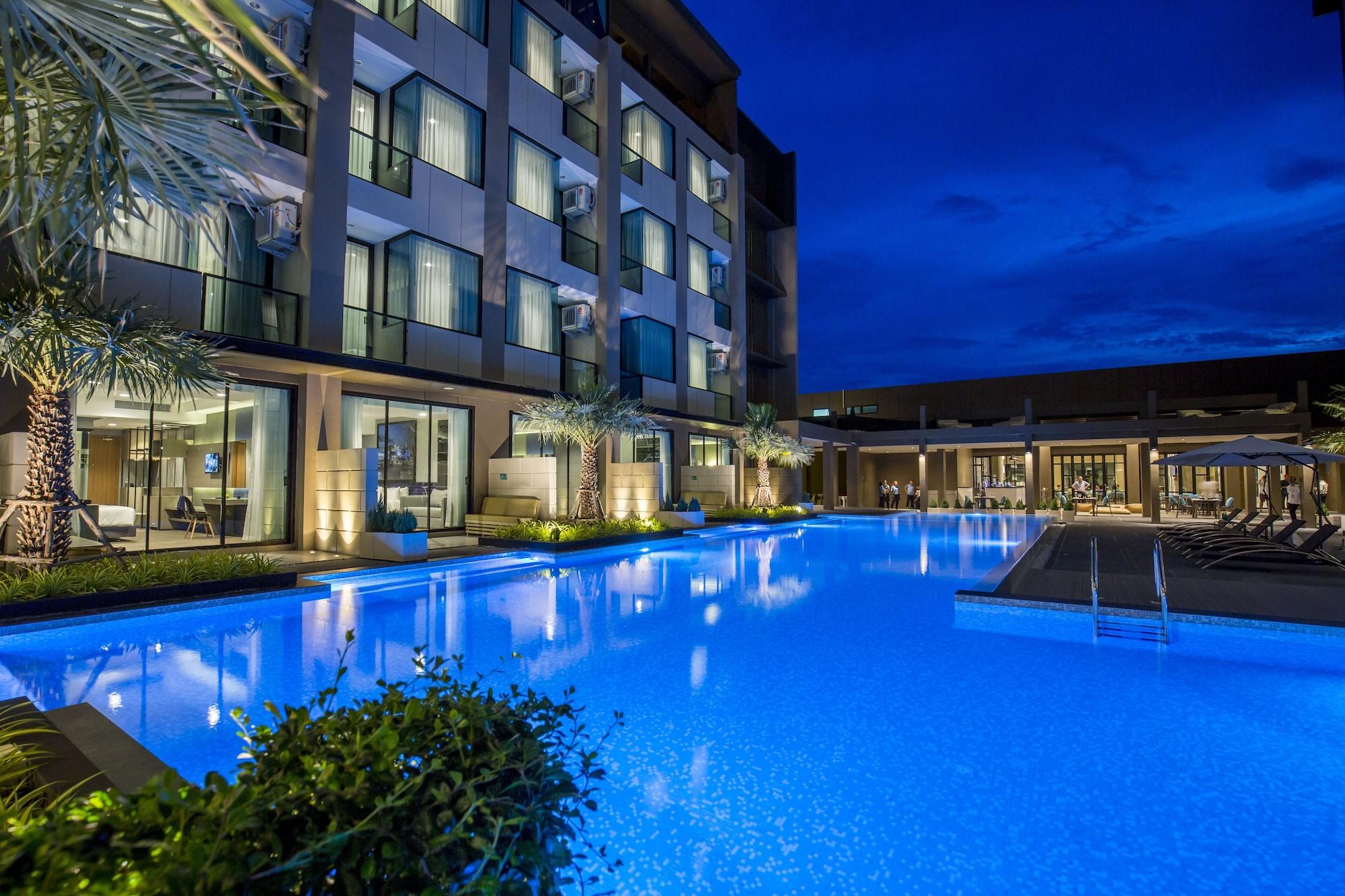 The Crystal Hotel Buriram - Formerly X2 Vibe Бурирам Екстериор снимка