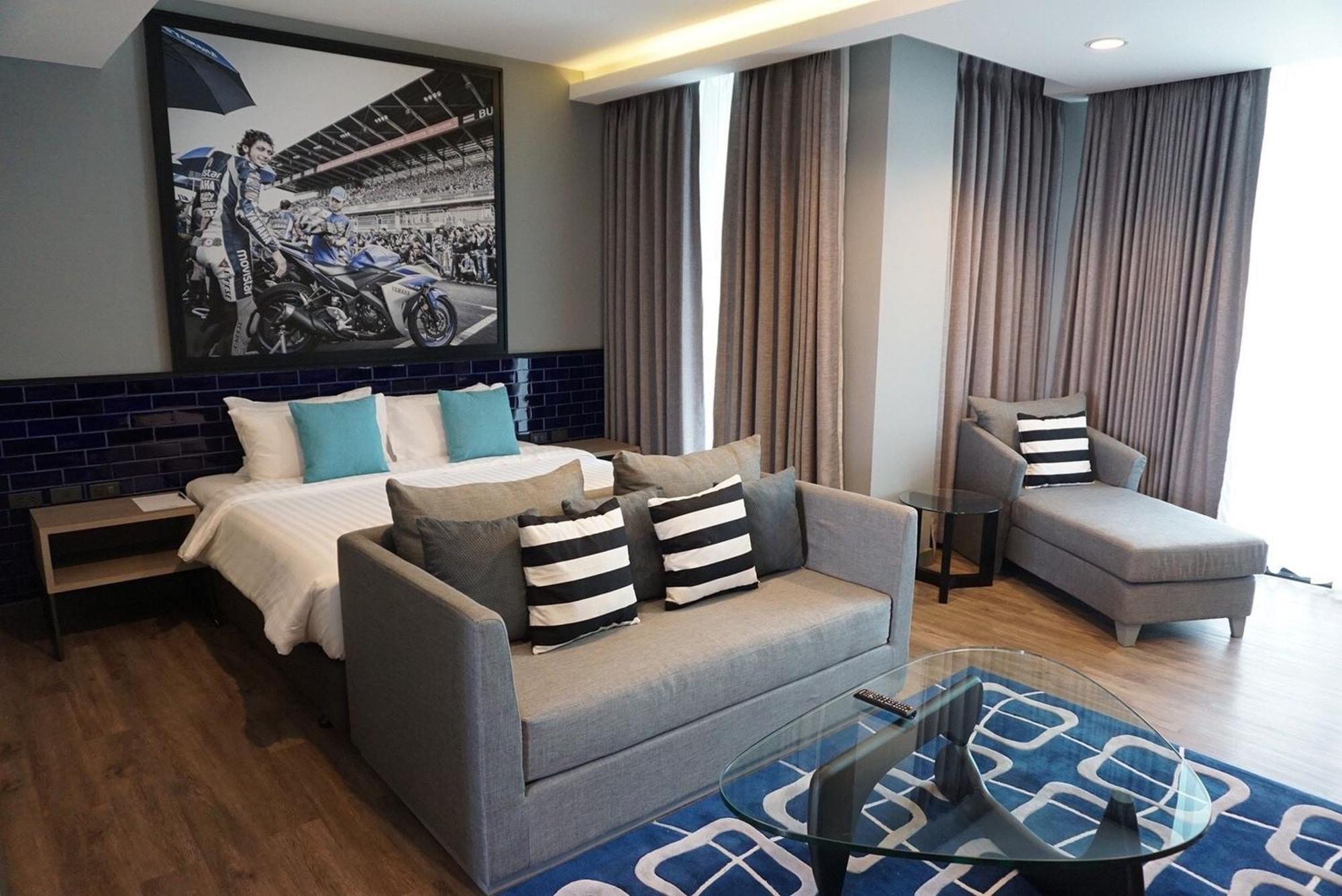 The Crystal Hotel Buriram - Formerly X2 Vibe Бурирам Стая снимка
